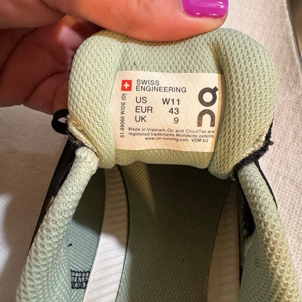 On Cloud, women size 11, black/light green - Picture 2 of 7